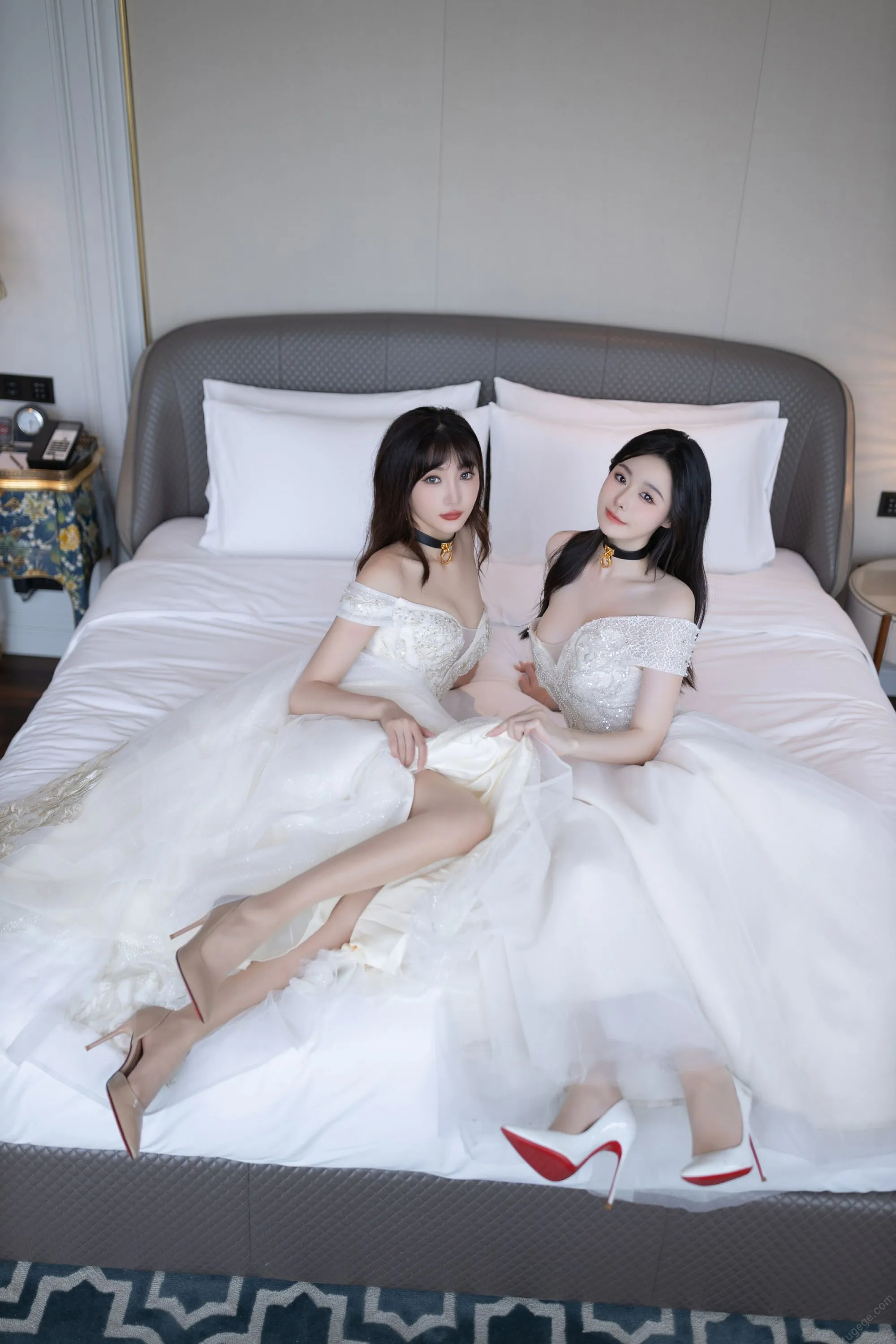 【秀人番外无水印系列】秀人美模 小逗逗&陆萱萱《 双人婚纱 》【105P】