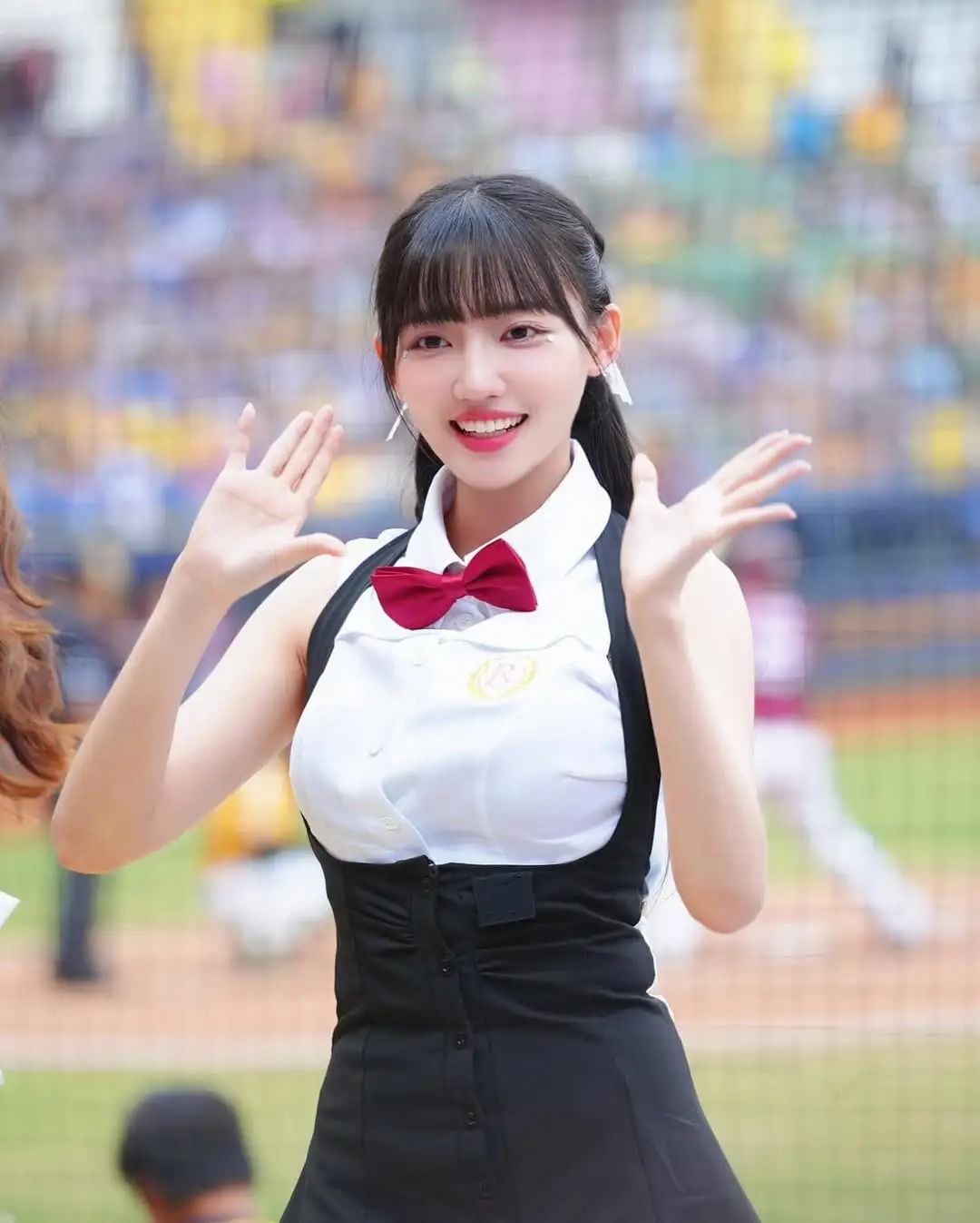 无辜大眼「少盐 yenyen」双峰汹涌 好热好养眼