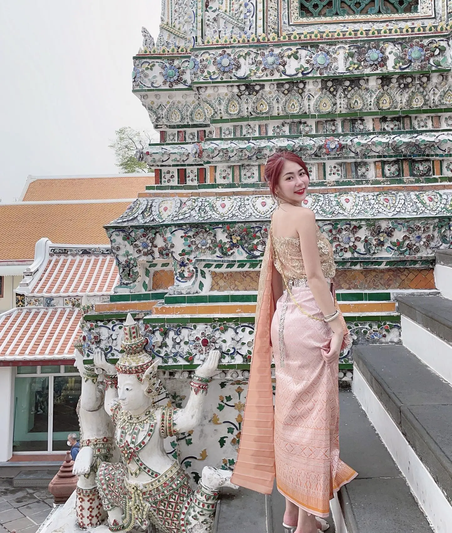 不吝啬展现魔鬼身材「龙_龙」晒火辣比基尼外泄