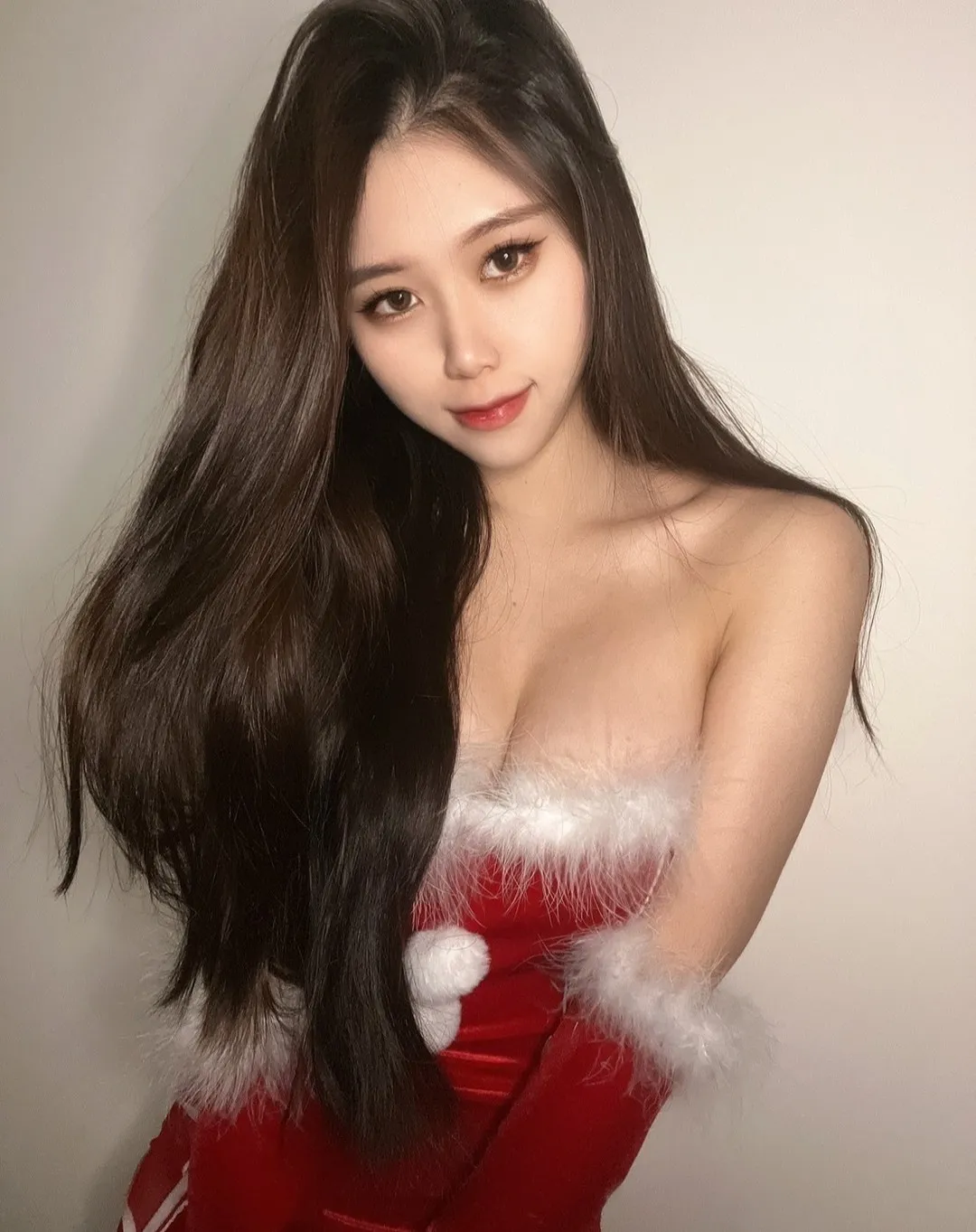 爆乳网红「琦」身材太火辣 展现诱人曲线