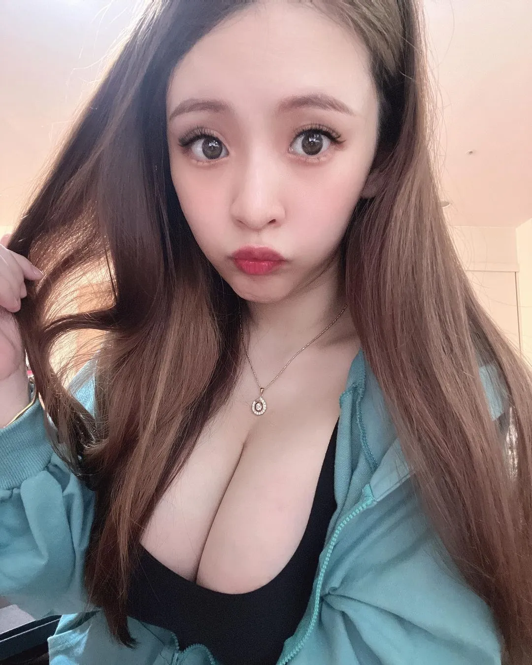 身材弧度完美「筱颖儿」丰满胸型好 超吸引人