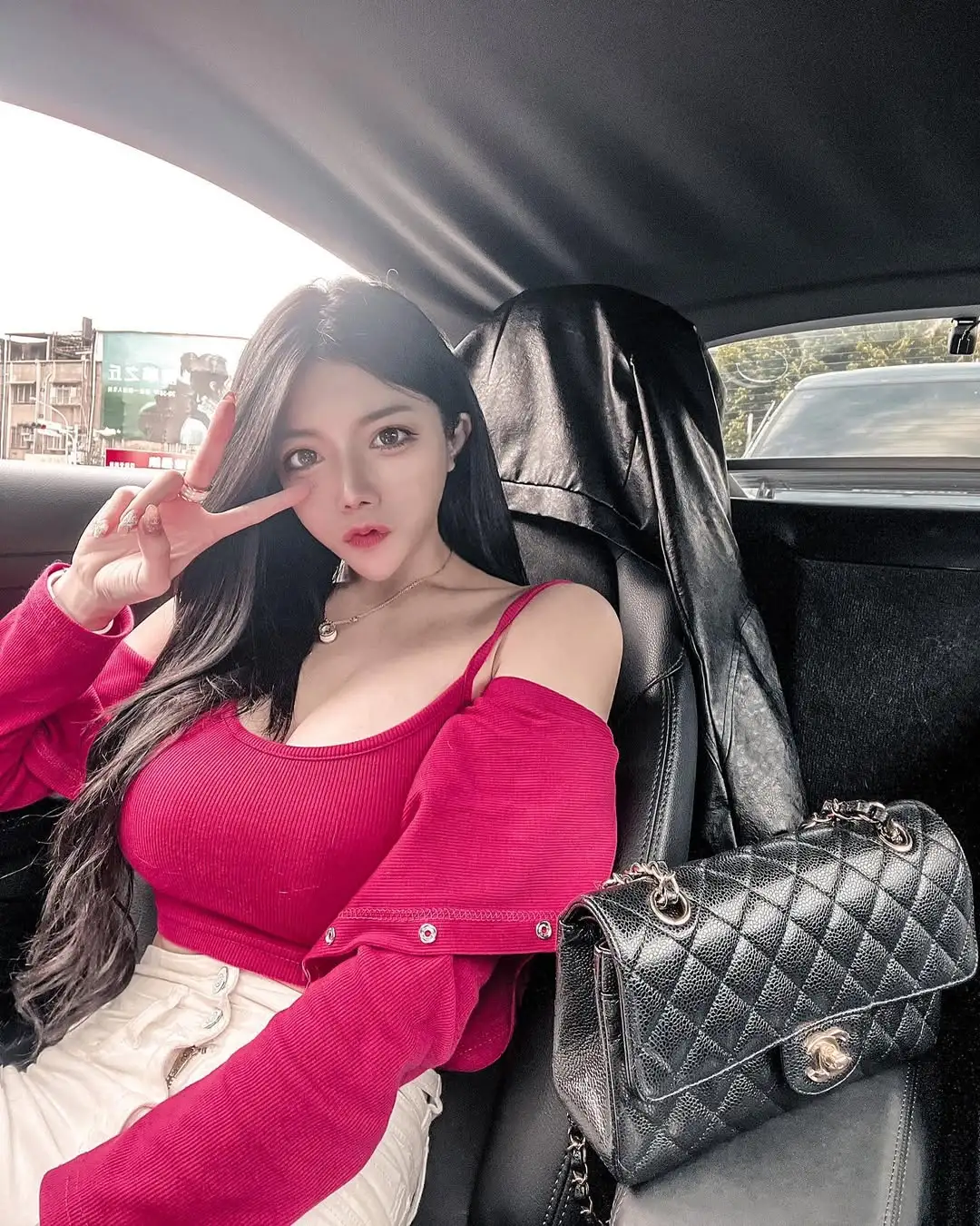 诱惑的美奶「棠棠·」雪白肌肤露出诱惑又性感