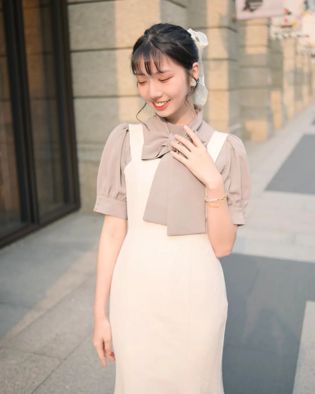 好曲线让人深深著迷「龙睬崴」五官清纯细致