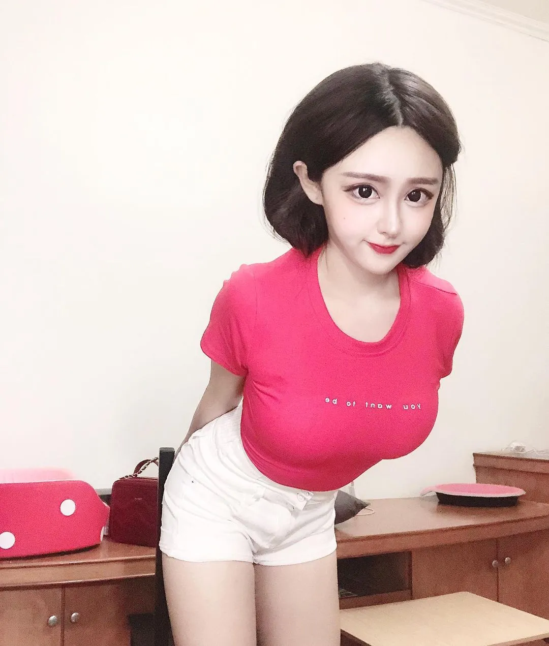 「恩儿Iris」泡汤浮起「猖狂两粒」，网躁动：「想一起泡鸳鸯浴！」-小湿妹图