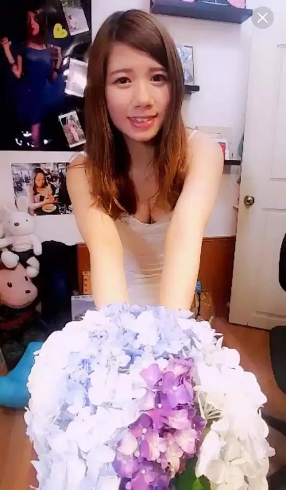 「甜心小只女孩」的勾人笑容！娇小胴体的性感曲线，最萌反差让人无法自拔！-小湿妹图