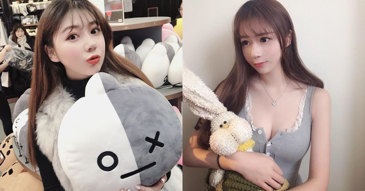 解开扣子！可爱萌妹「嫩乳蹦出」，胸前白皙画面好诱人！-小湿妹图