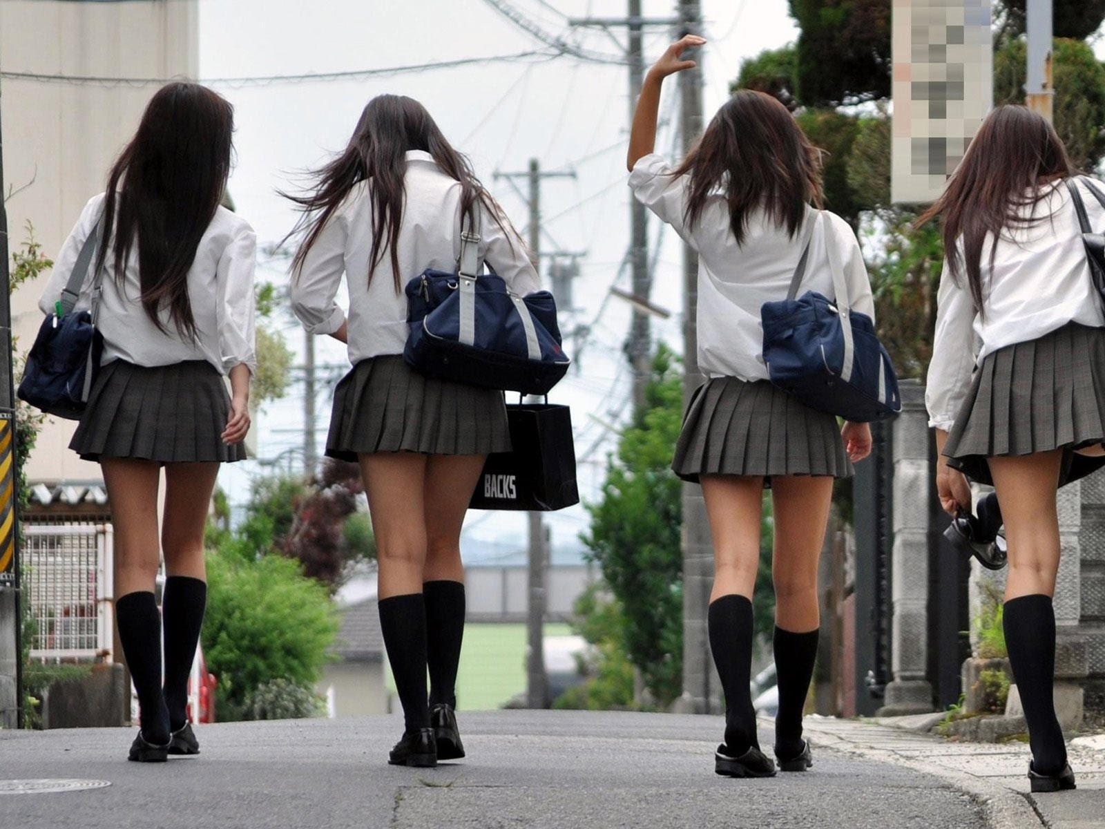 毕业啦！樱花妹：制服以后也穿不到~原味卖你♡-小湿妹图